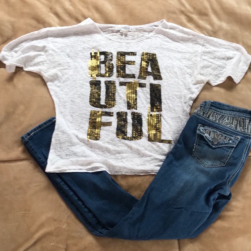 White loose shirt “Beautiful”